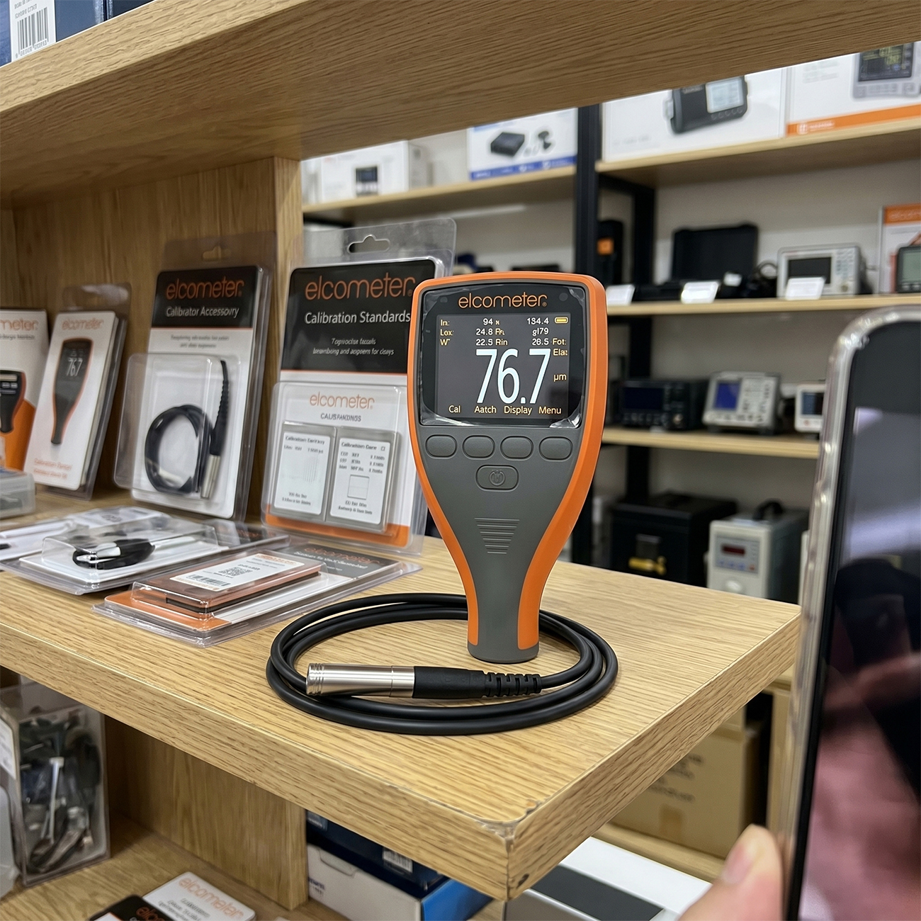 Máy đo độ dày lớp phủ Elcometer A456CFNFBS 4 Máy đo độ dày lớp phủ Elcometer A456CFNFBS - Ảnh 2
